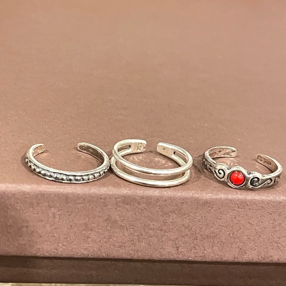 Silpada set of three sterling silver toe rings - Picture 5 of 9